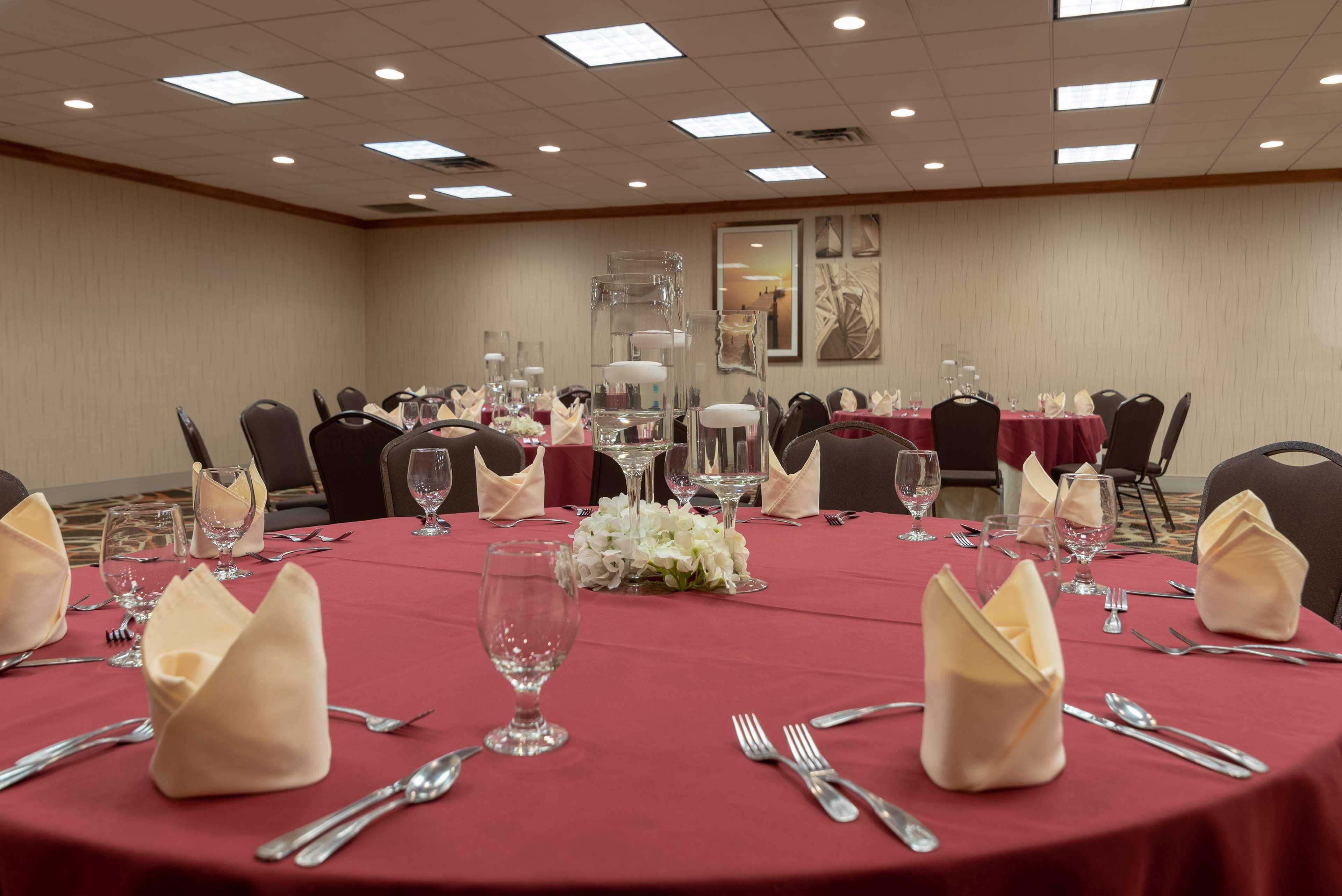 מלון Doubletree By Hilton Norfolk Airport מראה חיצוני תמונה
