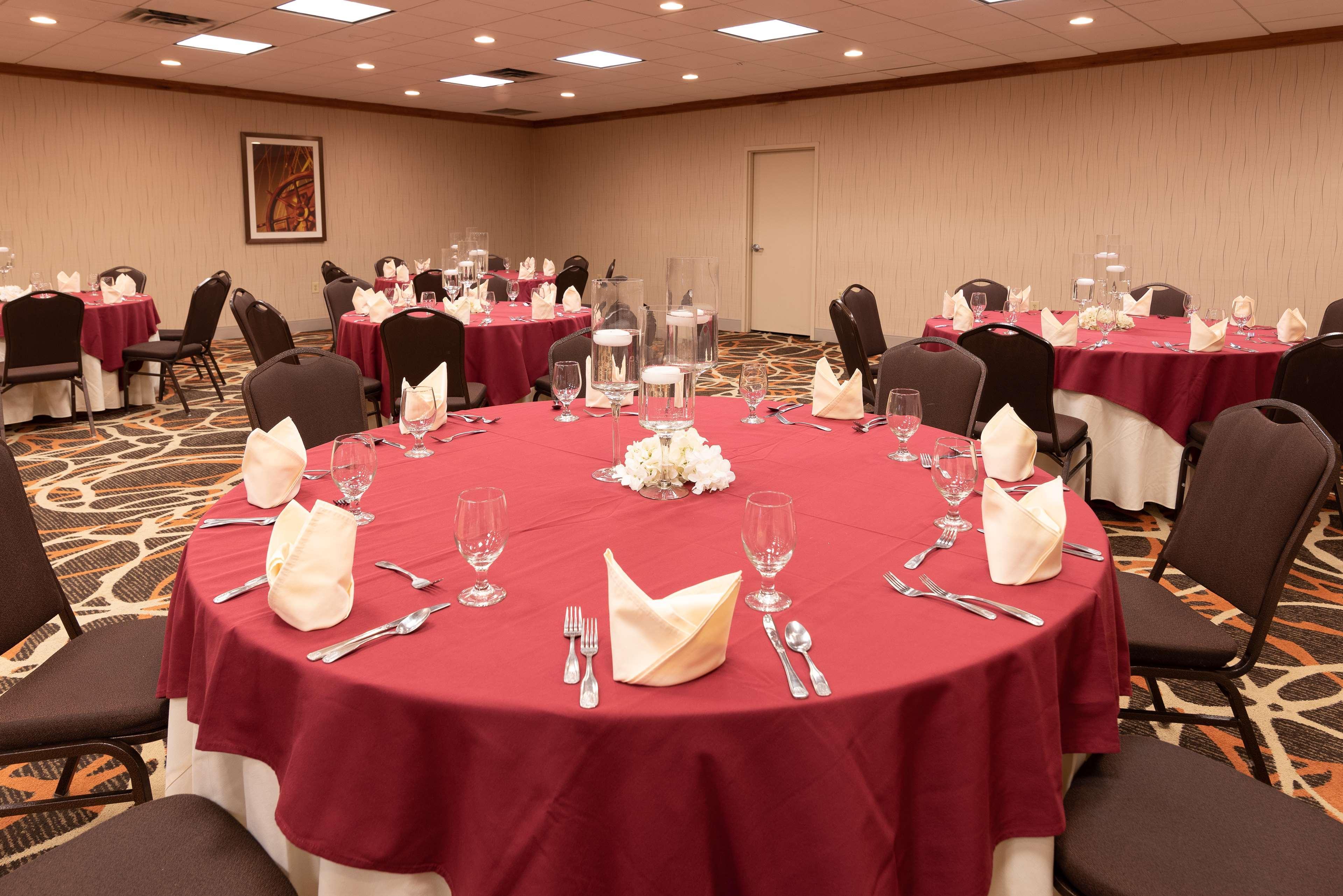 מלון Doubletree By Hilton Norfolk Airport מראה חיצוני תמונה