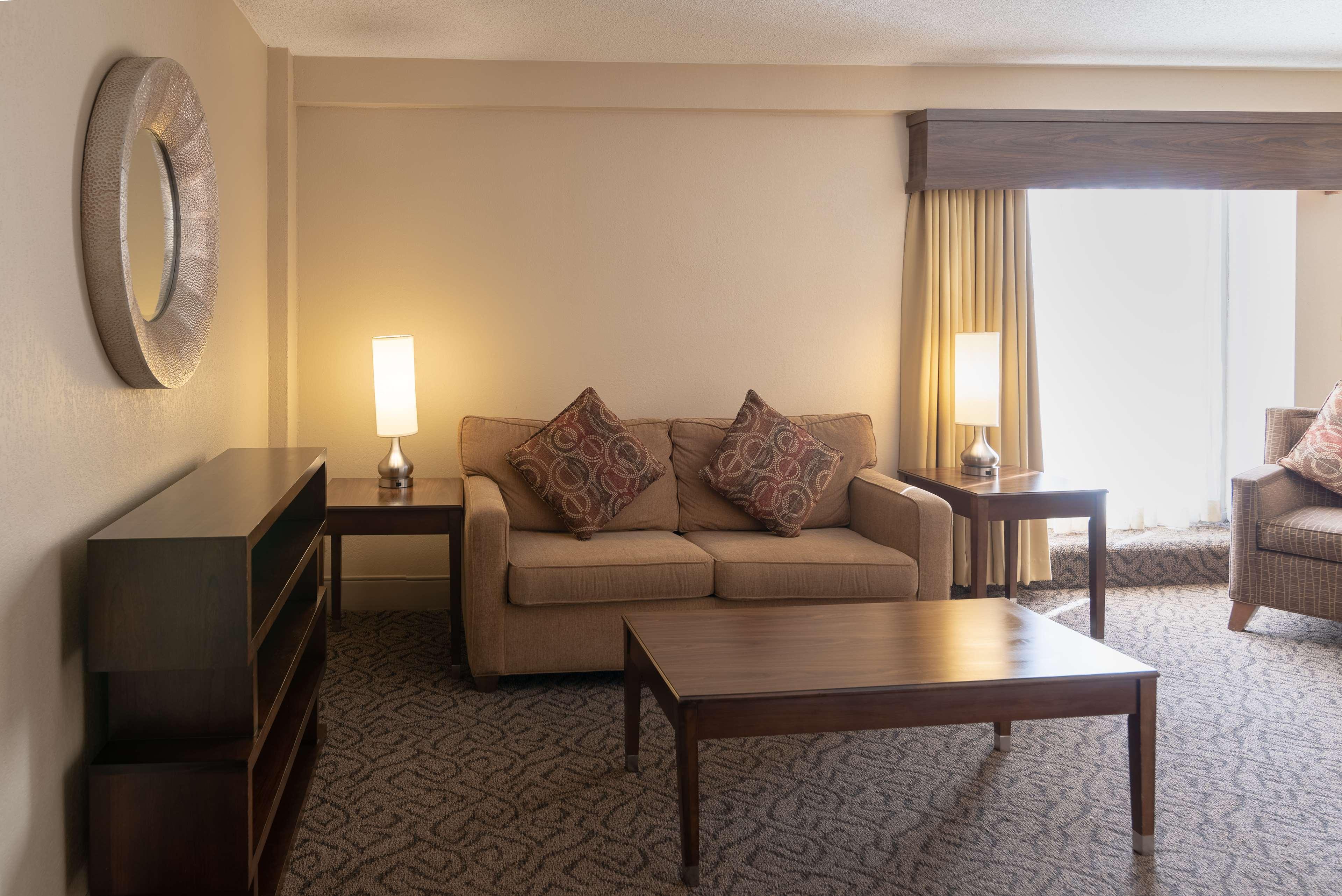 מלון Doubletree By Hilton Norfolk Airport מראה חיצוני תמונה