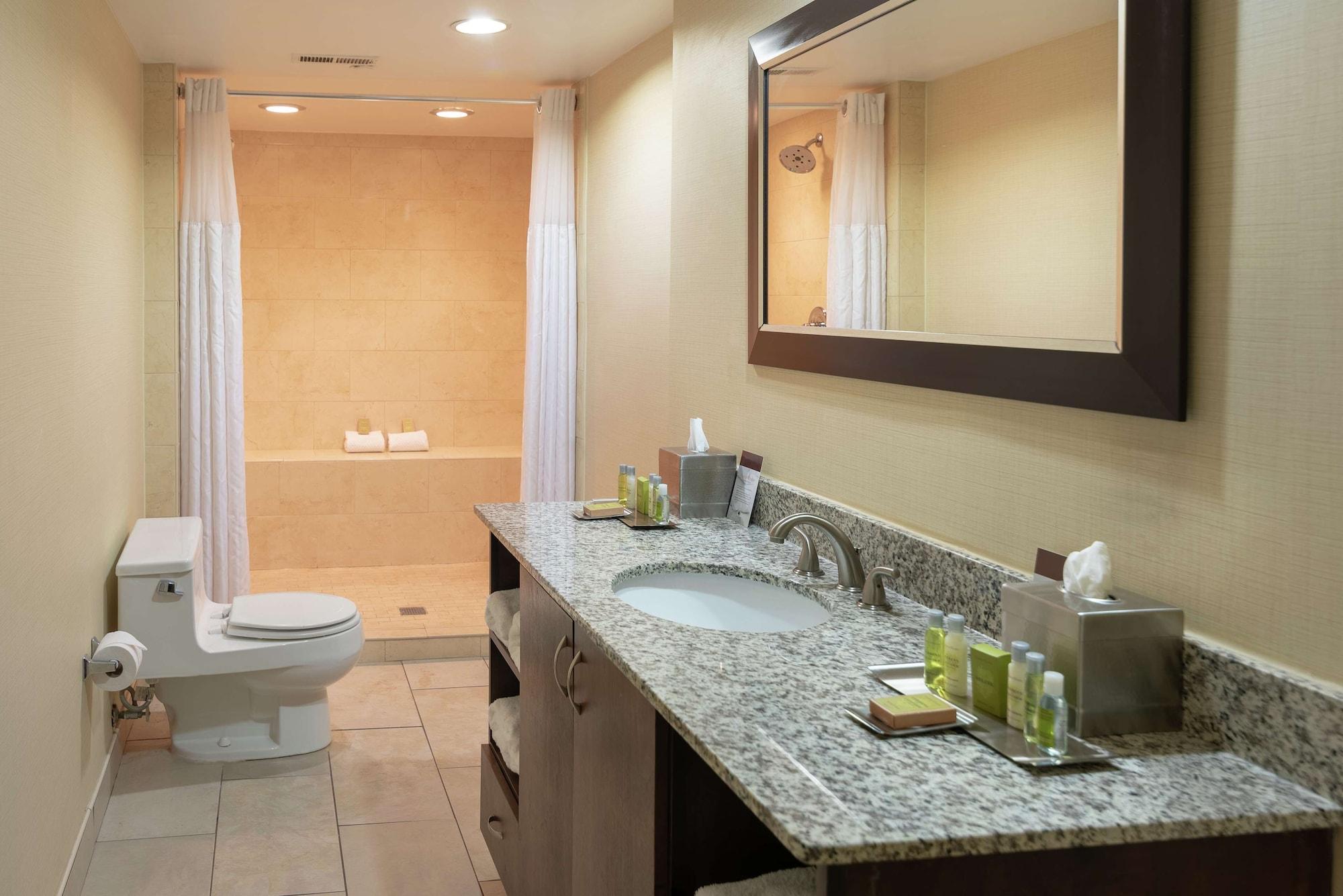 מלון Doubletree By Hilton Norfolk Airport מראה חיצוני תמונה