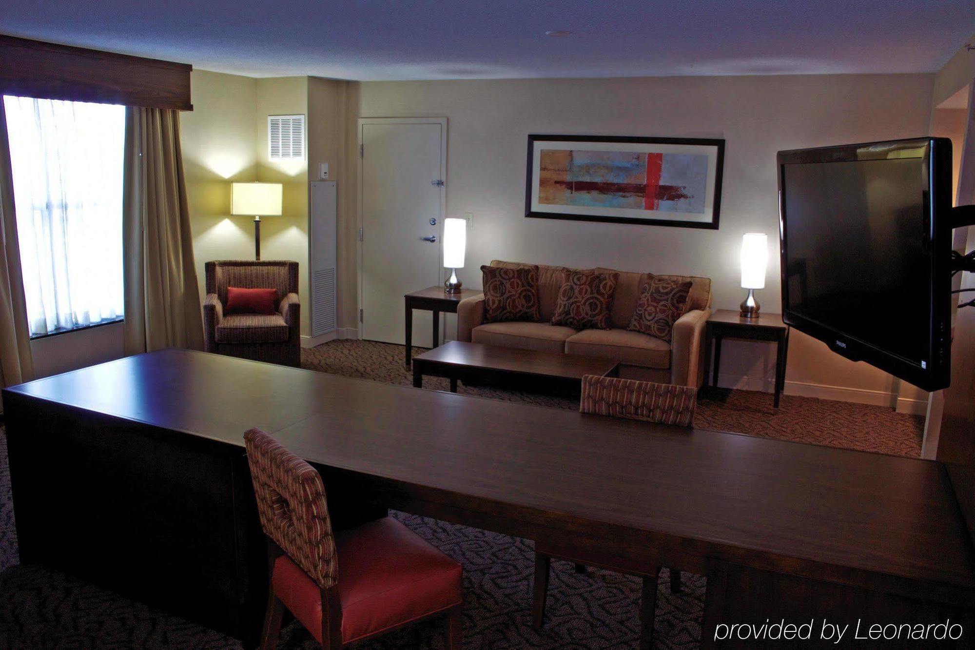 מלון Doubletree By Hilton Norfolk Airport מראה חיצוני תמונה