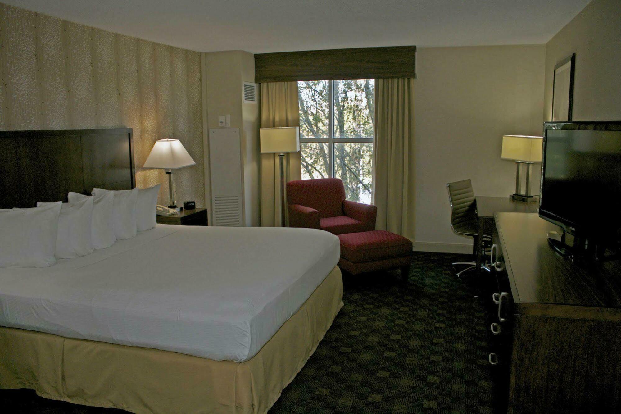 מלון Doubletree By Hilton Norfolk Airport מראה חיצוני תמונה